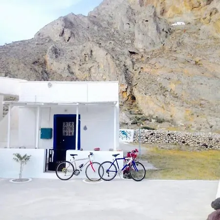 Serkos Studio Perissa (Santorini)