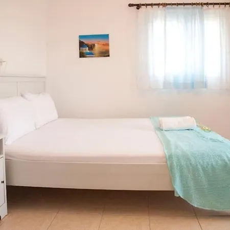 Serkos Studio Apartment Perissa (Santorini)